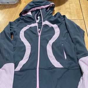 Beautiful lululemon hoodie size 8 super comfortable
